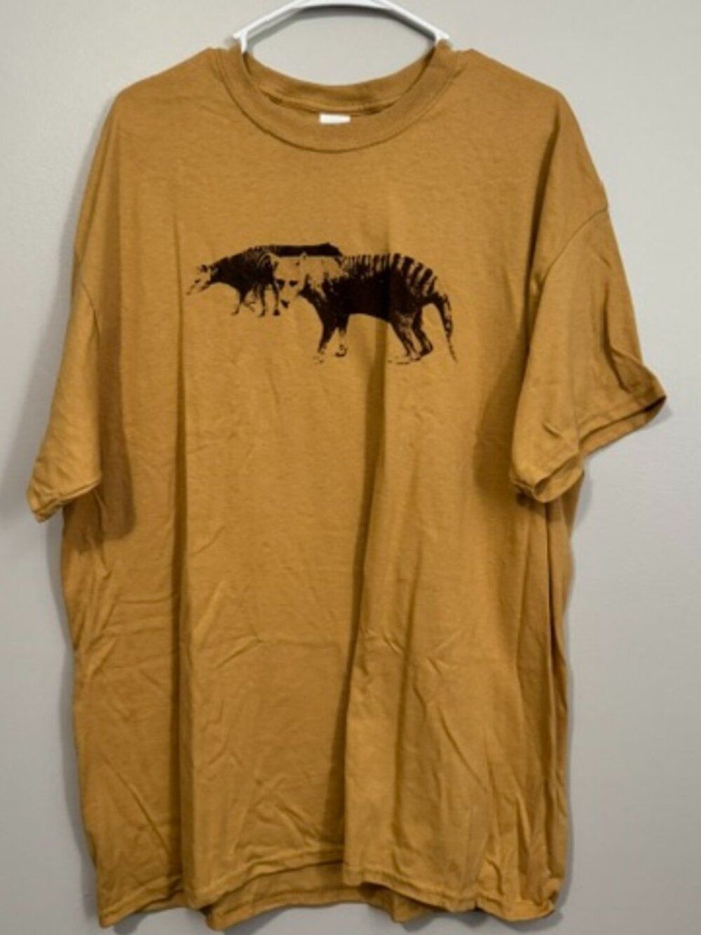 Men's Gildan Short Sleeve T Shirt Color Gold Size XL